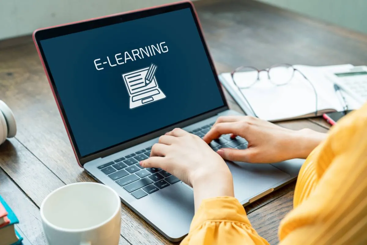 Changez de métier grâce à une formation en ligne certifiante