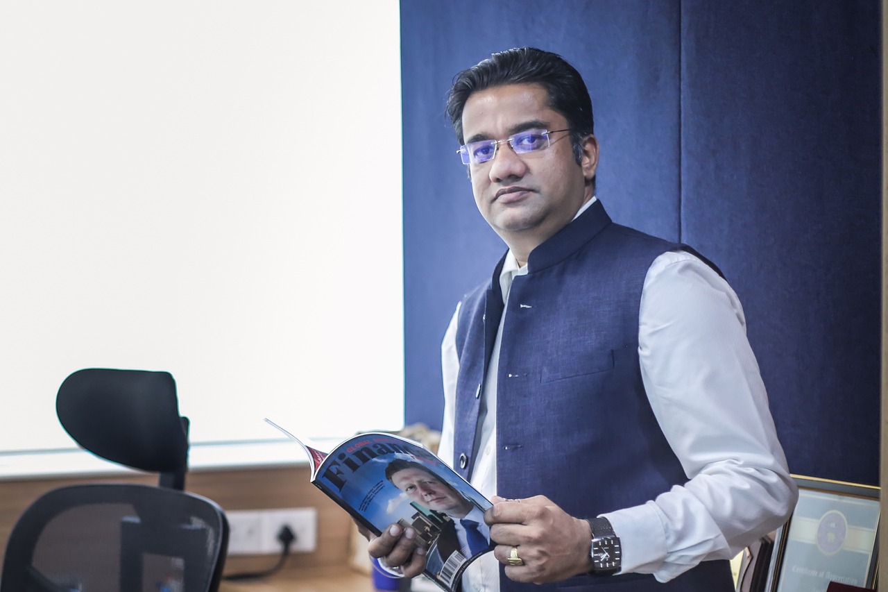 Devenir Community Manager : guide complet sur salaires, formations et missions