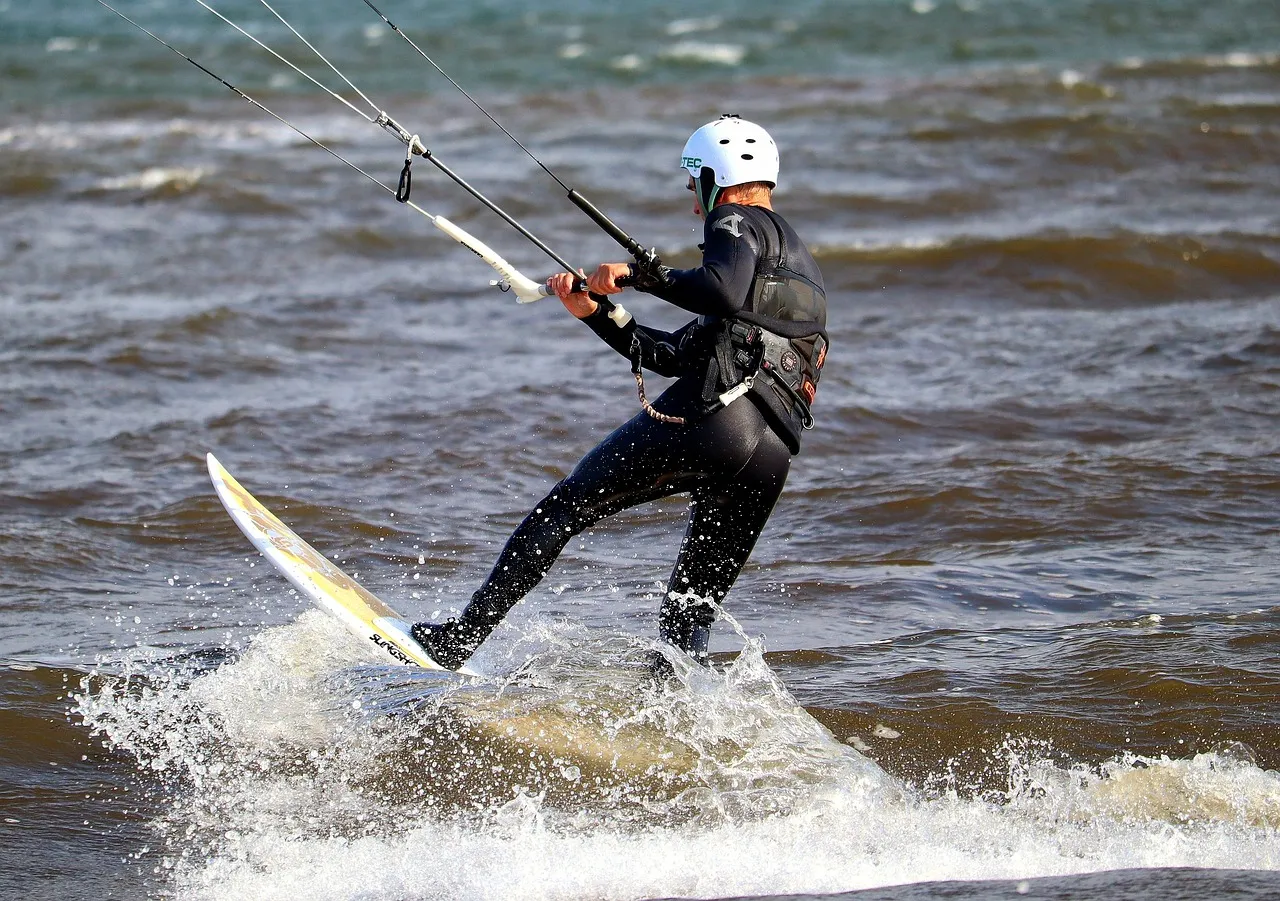 Comment devenir un moniteur de kitesurf qualifié : guide de formation complet