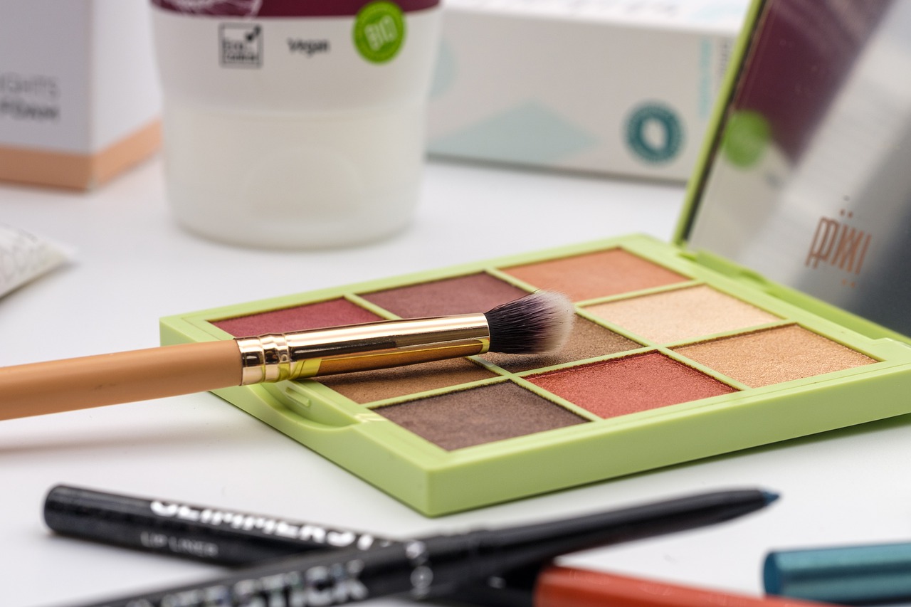 Devenir maquilleur professionnel : conseils pratiques pour réussir votre apprentissage