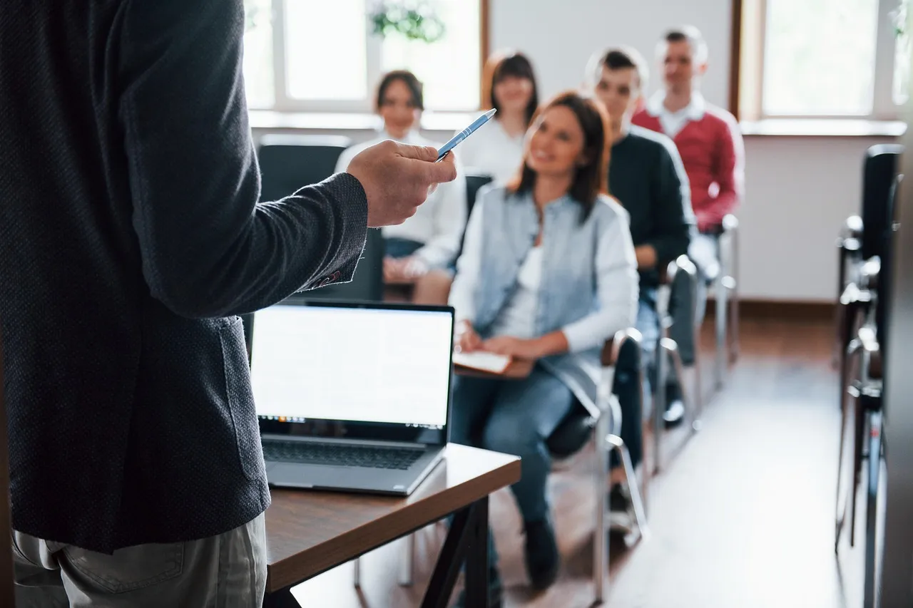 La formation d’attaché commercial en alternance : une opportunité unique de s’insérer rapidement dans le monde professionnel
